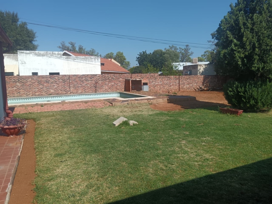 3 Bedroom Property for Sale in Heuwelsig Northern Cape